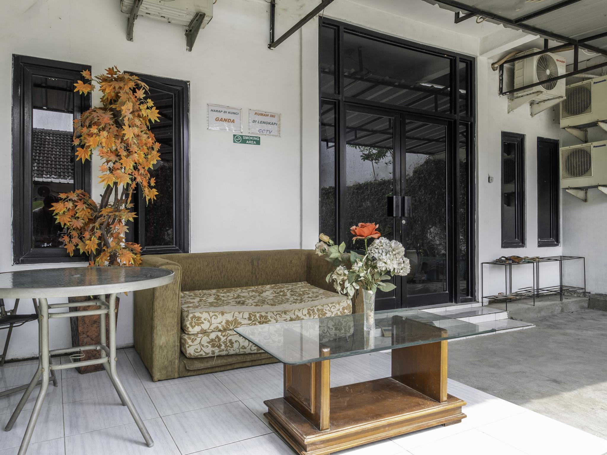 Oyo Life 2391 Baladewa Residence Syariah Karawang Exteriér fotografie