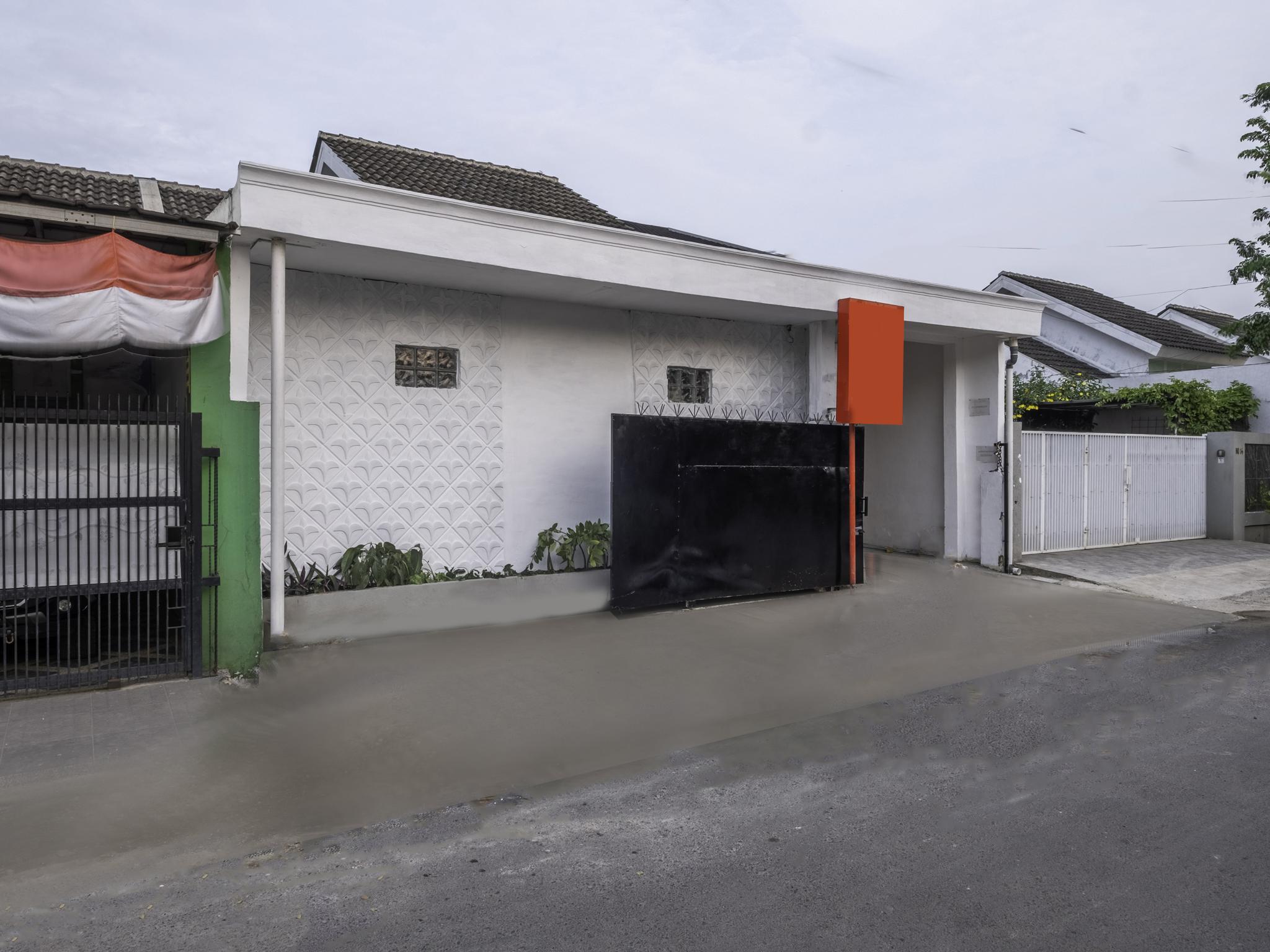 Oyo Life 2391 Baladewa Residence Syariah Karawang Exteriér fotografie