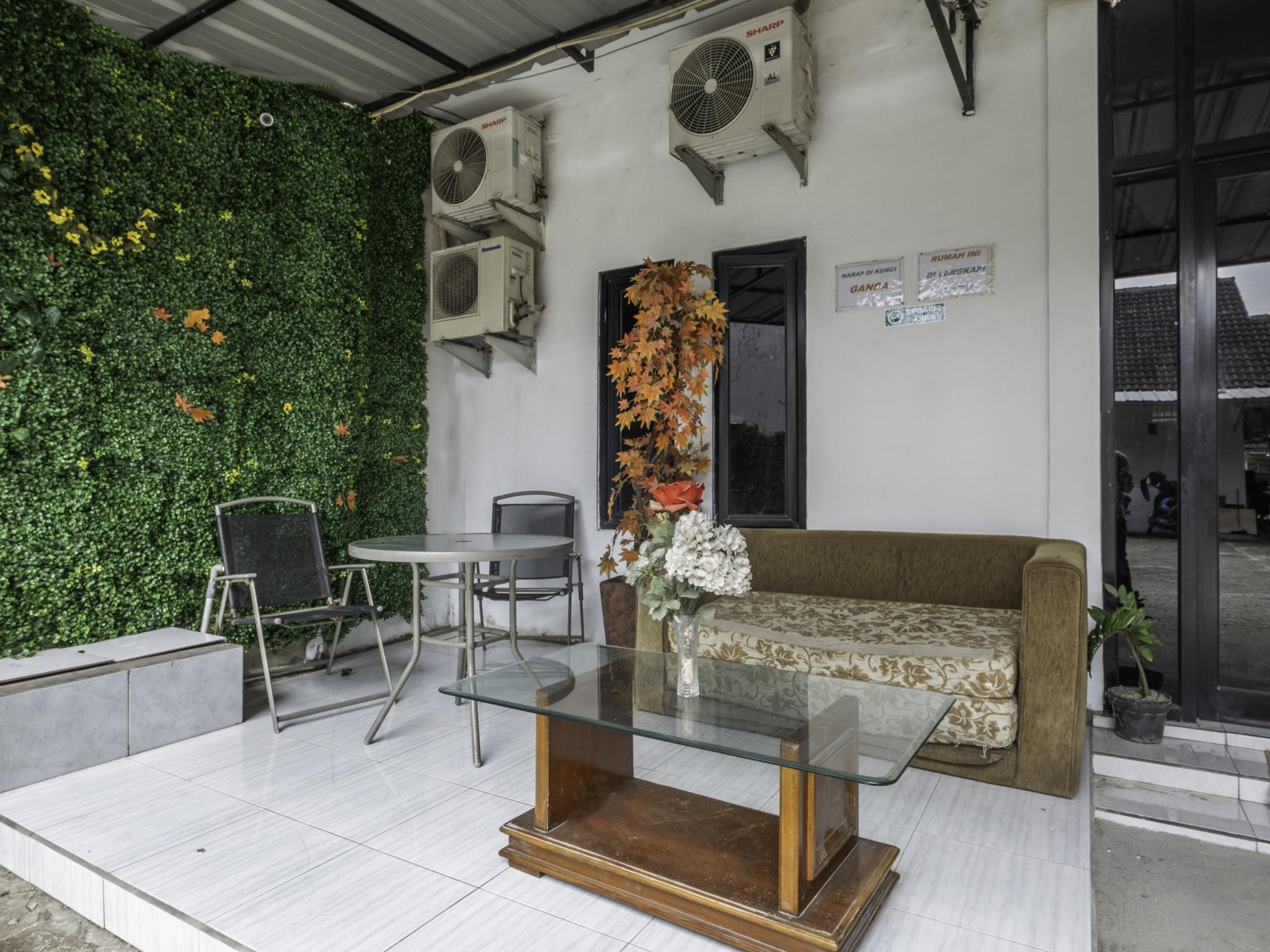 Oyo Life 2391 Baladewa Residence Syariah Karawang Exteriér fotografie
