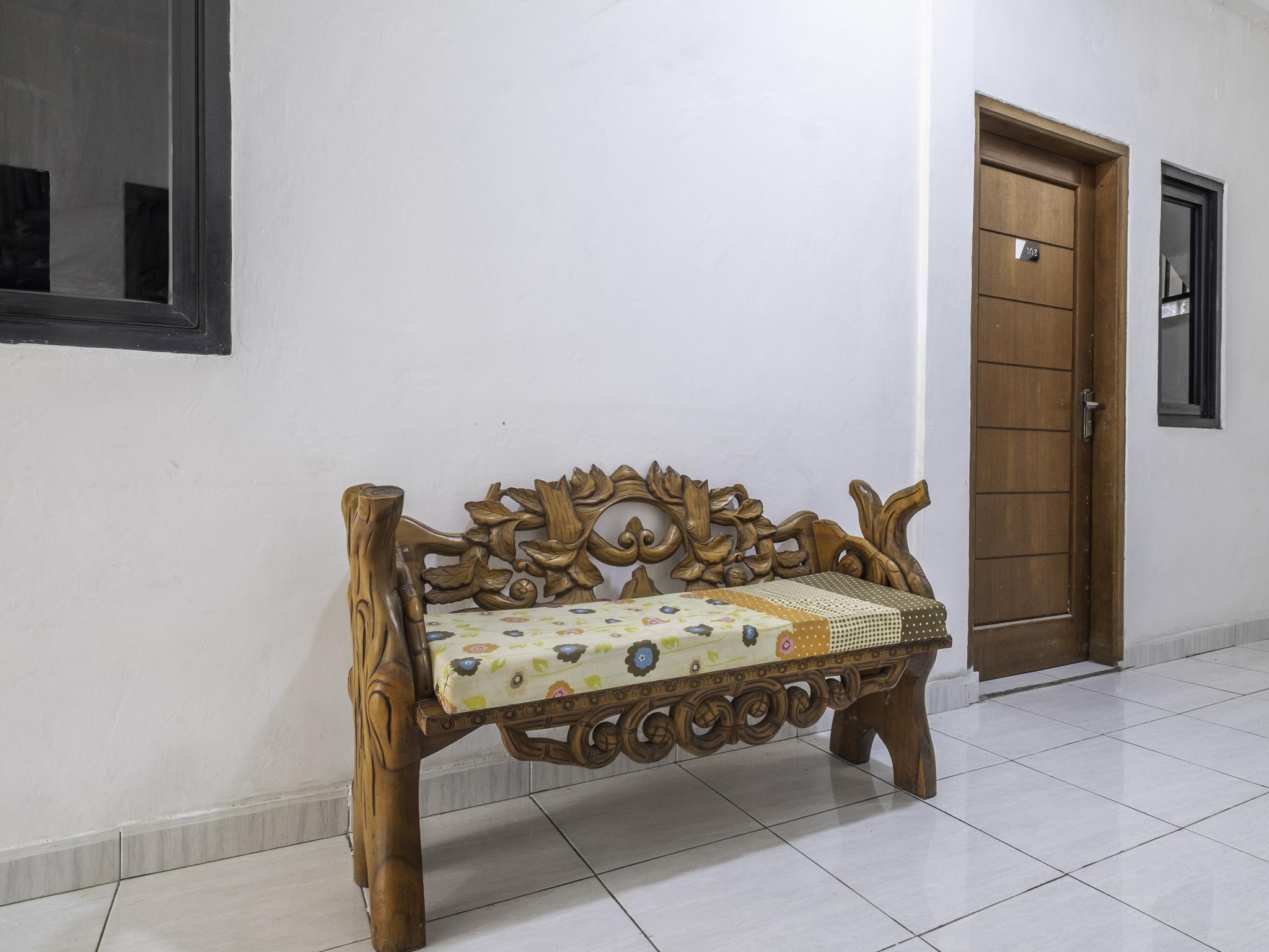 Oyo Life 2391 Baladewa Residence Syariah Karawang Exteriér fotografie