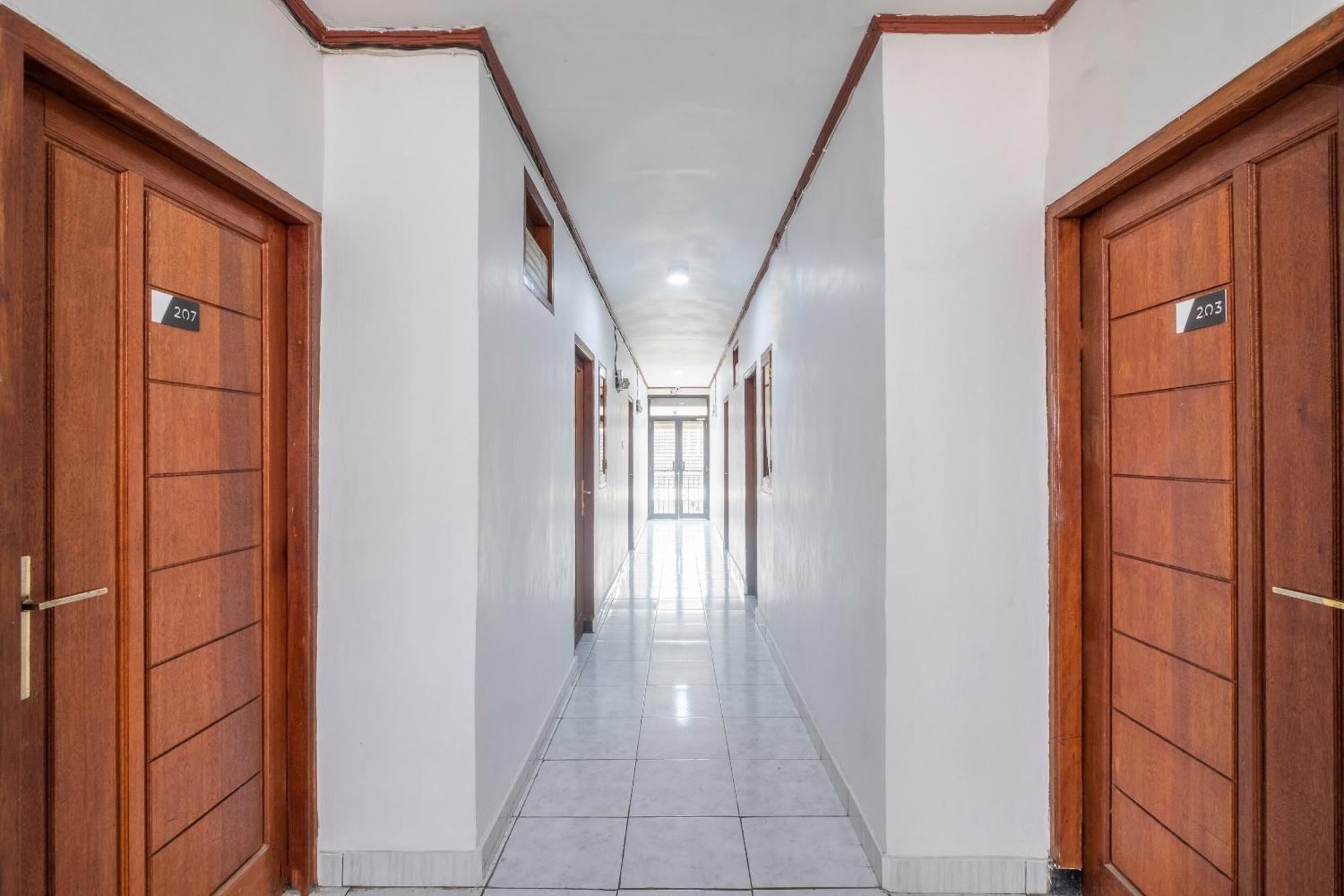 Oyo Life 2391 Baladewa Residence Syariah Karawang Exteriér fotografie