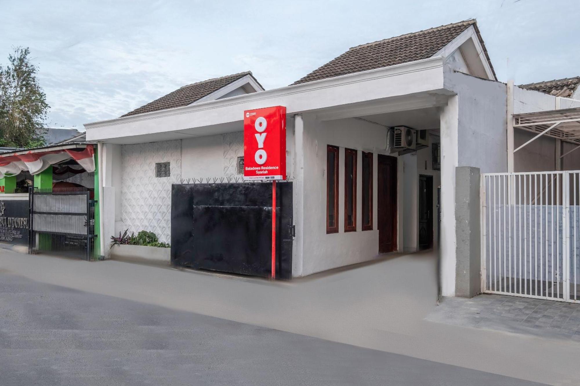 Oyo Life 2391 Baladewa Residence Syariah Karawang Exteriér fotografie