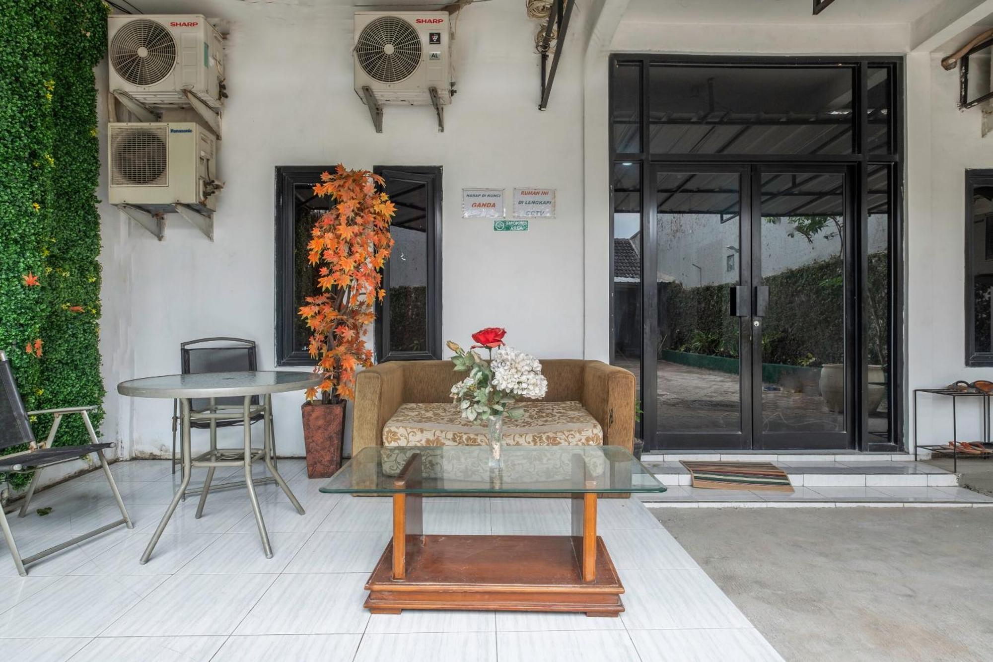 Oyo Life 2391 Baladewa Residence Syariah Karawang Exteriér fotografie
