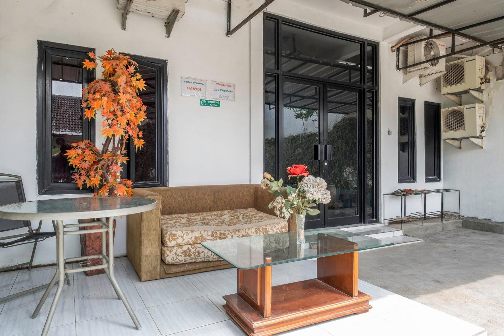 Oyo Life 2391 Baladewa Residence Syariah Karawang Exteriér fotografie