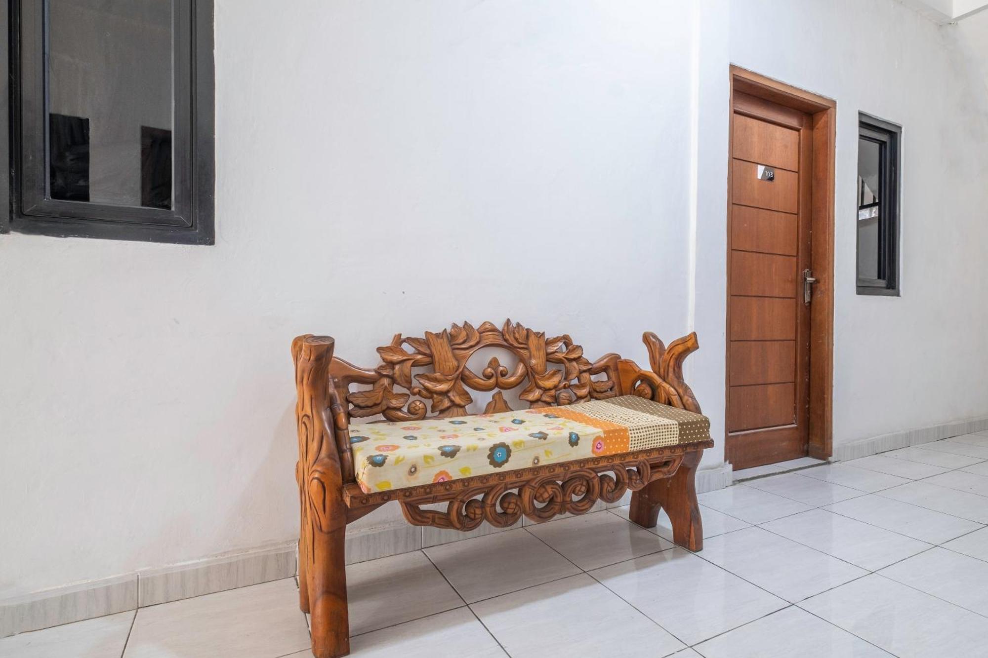Oyo Life 2391 Baladewa Residence Syariah Karawang Exteriér fotografie