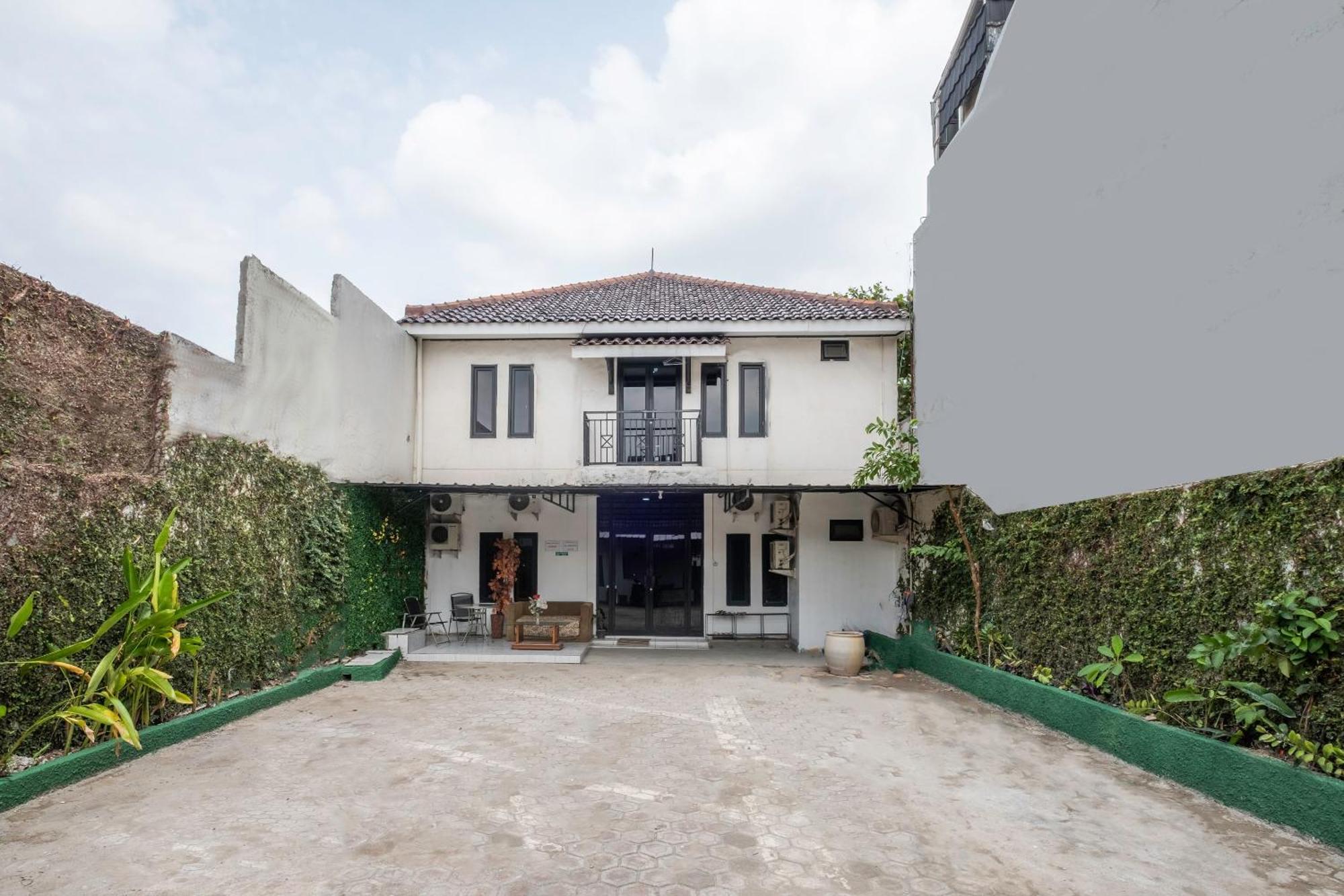 Oyo Life 2391 Baladewa Residence Syariah Karawang Exteriér fotografie